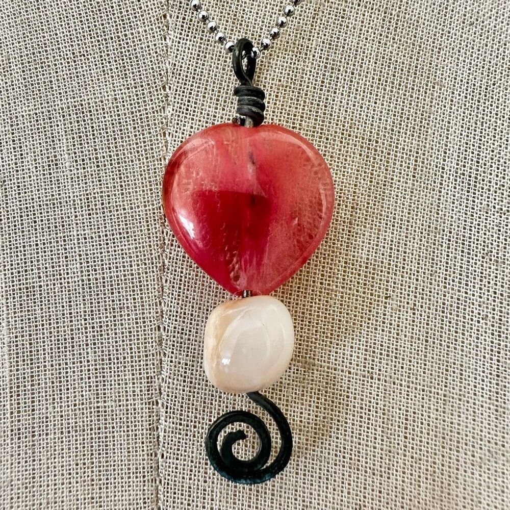 Artisan Glass Heart & White Agate Pendant Necklace